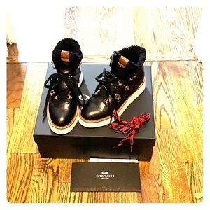 COACH — URBAN HIKER